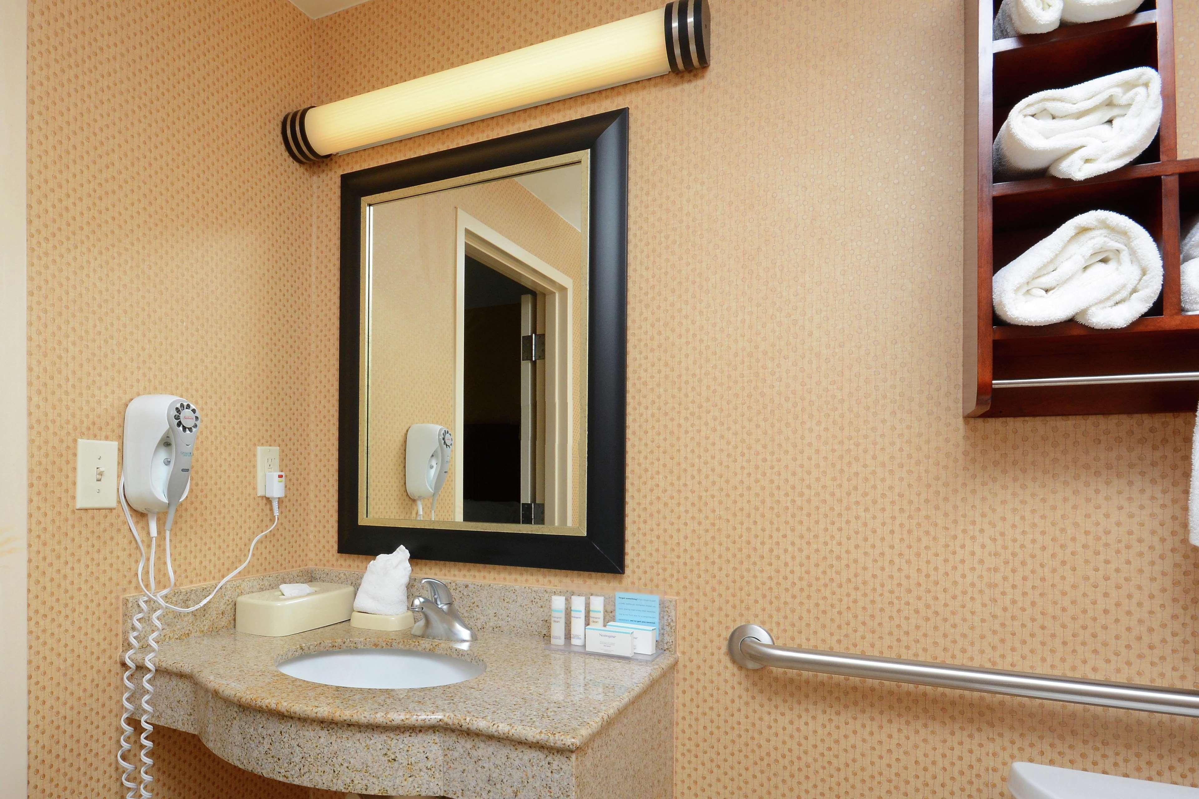 Hampton Inn & Suites Huntersville Eksteriør billede